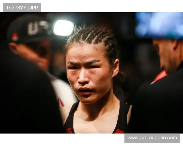 张伟丽放弃草量级金腰带，专注蝇量级冠军挑战