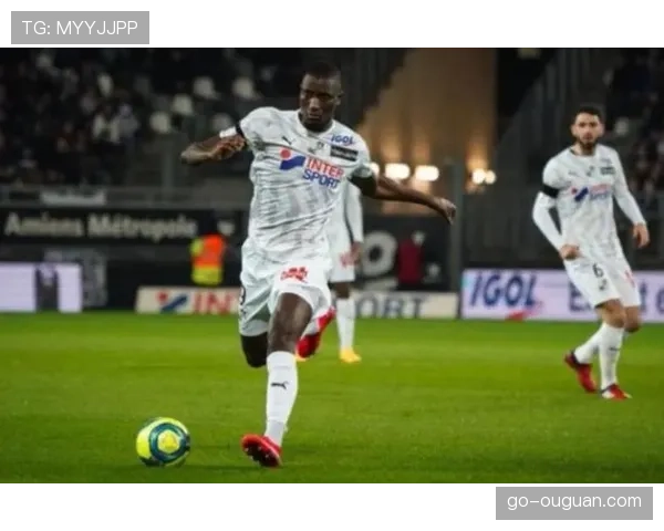 斯图加特前锋吉拉西恢复合练,有望周末复出提升球队火力 斯图加特前锋吉拉西恢复合练,有望周末复出提升球队火力